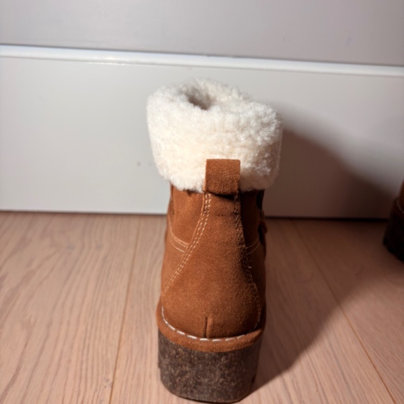 Donald Pliner leather booties with sherpa lining, size 8M - Picture 4 of 5